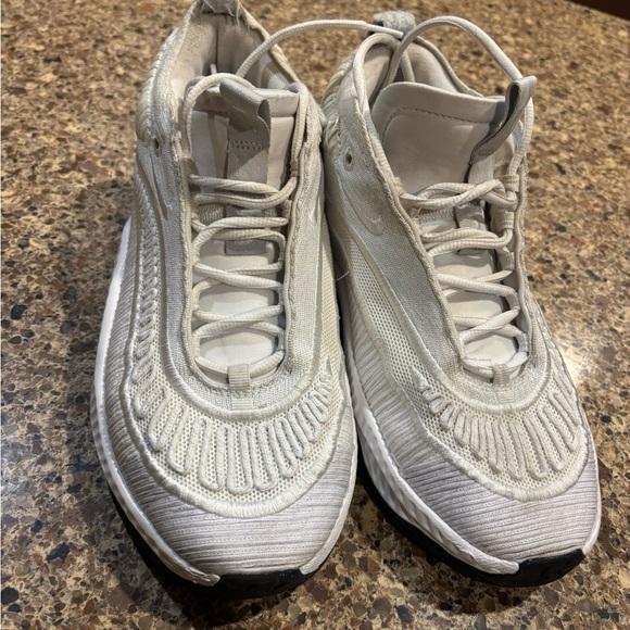 Men’s Size 8 Nike Cosmic Unity 003 Shoes - Picture 8 of 9